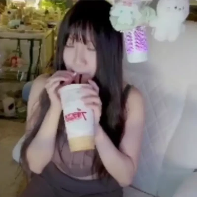 mariashai - Pumping my clit makes me so wet before I even start rubbing my pussy.