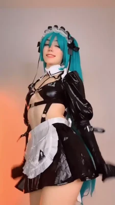 bulochkatyt - 3 outfits, 2 feet and 1 cumshot 4