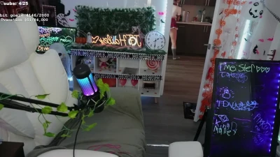 lovelywhorley - Emily's pussy tastes so good 🤤