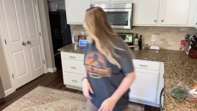 brittaniwelker - do you get horny when you see me 😍