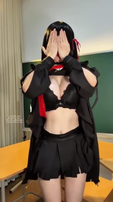 tiny - 1 comment and I'll cum.