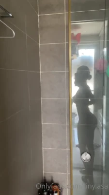 tiny - slo-motion shower 🚿