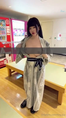 tiny - Daddy worship???