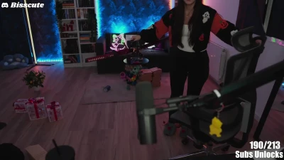 ohhikiwo - booty would look better with your hand print on it 😼