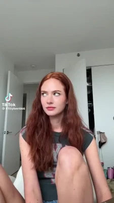 jenseidelartist - Just got out of the shower with a freshly shaved pussy~ I hope you