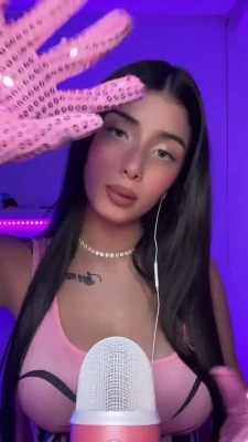 xjadelynex - Got to watch for the side boob! 🙈