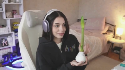 barbie_grl - I have a new toy arriving soon, shall I film what happens when it