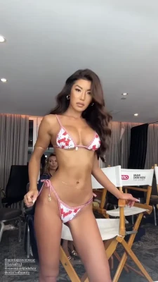 jennalee - Qué tal un bailecito con poca ropa para empezar el día 😈🥰