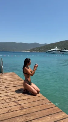 jennalee - No bottoms, no problems 💜