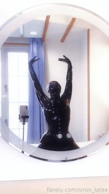 siron_latex - Mmm, she a bad little bitch 😘