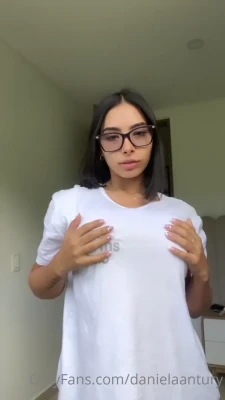 danielaanturi - DMs are open with voice note replies!