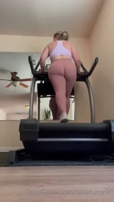 allieluna90 - How does this look from the back? 👀🍑