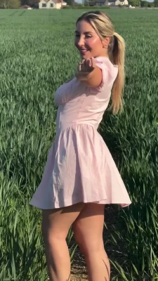sarahgallons - Taking a little break from cleaning . Boob sweat