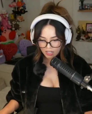 valkyrae - Bouncy Boobies 🙌🏻😘😅