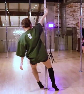 valkyrae - Cumming hands free in his friends house when he was in the other room