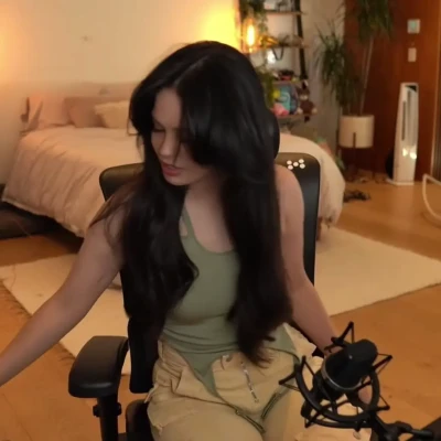 valkyrae - DM's now 😈💦 hurryyy