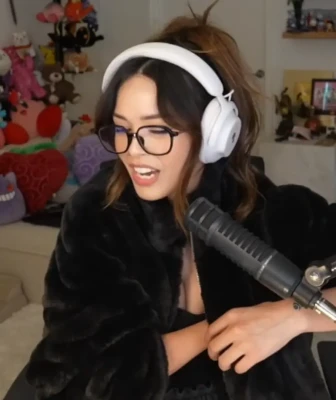 valkyrae - Can I suck that cock, papi? 😛