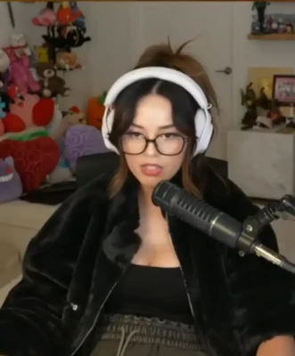 valkyrae - Do you like my fishnets?