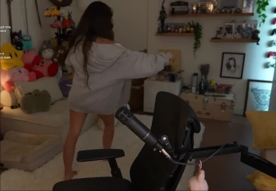 valkyrae - "FROM THE BACK" ❤️‍🔥🤭🥵 Just sent this BG video to your