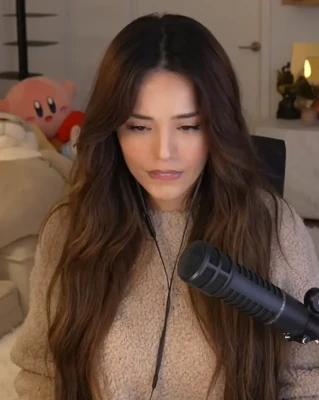 valkyrae - 😋😋😋quieren tetiss
