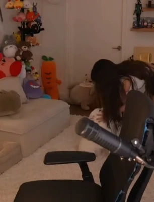 valkyrae - A little late night bedtime video to wish you the sweetest of dreams