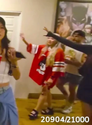 valkyrae - Mrs clause gets naughty 🎄 part 1