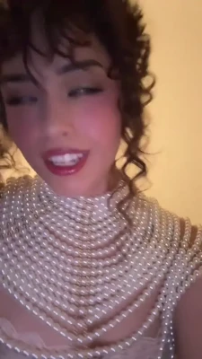 valkyrae - Bursting right out of this sports bra 🤤