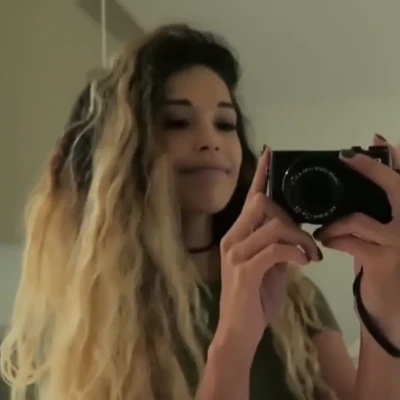valkyrae - Christmas is coming 😏 so here it is... early gift for you part 1