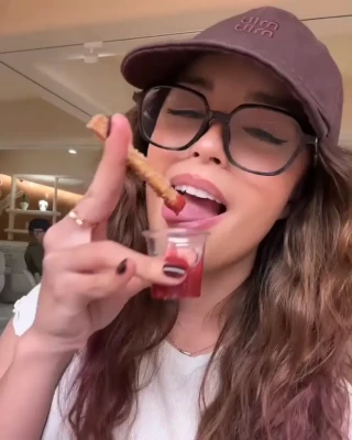 valkyrae - Don´t forget to eat your veggies! Before they´ll eat you!!!