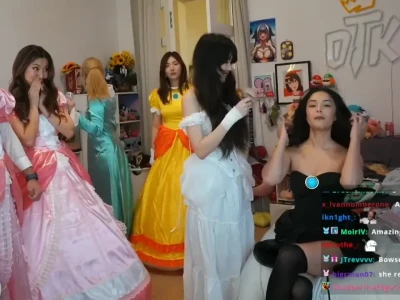 valkyrae - Shaking that juicy booty 👅