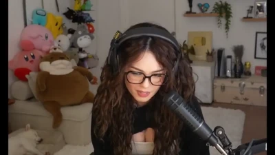 valkyrae - Currently in bed, massaging and oiling my boobs, mmm maybe I should