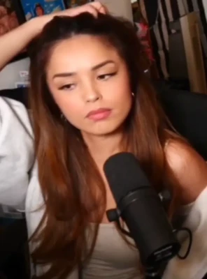 valkyrae - Missed out on sexy content sent straight to your DM’s?  Just ask