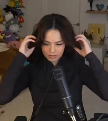 valkyrae - Scaring people
