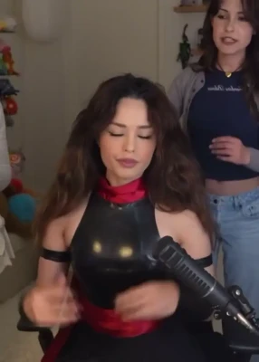 valkyrae - Any fun plans this weekend?💜DM me😘