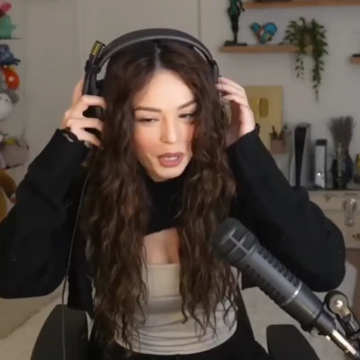 valkyrae - Meanwhile… 🤤😍