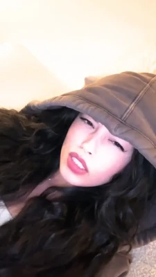 valkyrae - Strawberry 🍓 or chocolate 🍫 ice cream ?🍦who has the biggest?