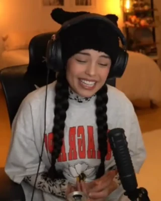 valkyrae - On the 4th Day of 𝓚𝓲𝓼𝓼-𝓜𝓪𝓼 Casey gave to me...