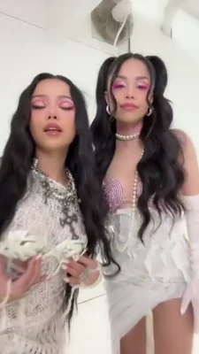 valkyrae - Working on my next masterpiece 🙌🏼😂😂