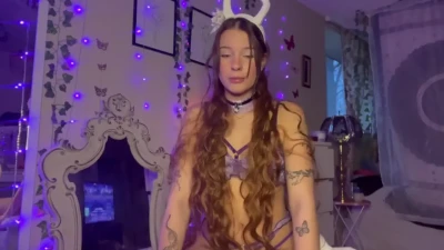 annieangel18 - My foot/feet, or ass first...?