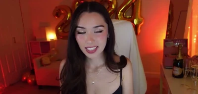kaileymae - Hot time on the sofa. We slowly rubbed against each other, smelling