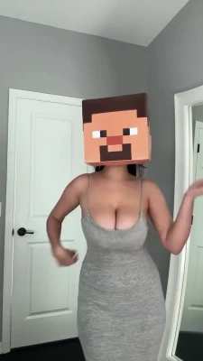 tabithalookofsky - Hello~  I took a month off. I'll be back to making content this week.