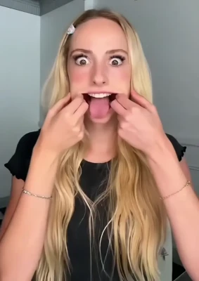 nataliereynoldss - Little dildo play 😏