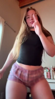 bailssoflove - A lil tease in the store changing room 🥰