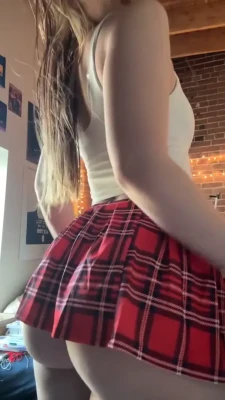 bailssoflove - You're looking over my shoulder and watching me play with my flats.