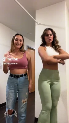skilahblue - I am going to cum. Check your DMs. -- Me voy a correr. Comprueba tus