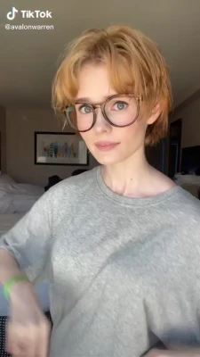 avalonwarren - Eliza's Sexy Tits in a Sports Bra
