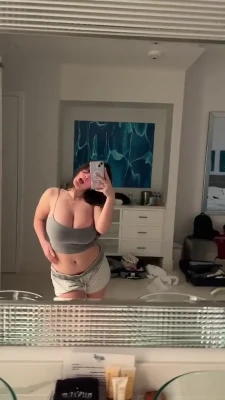 colleen - A little tease in the hot tub 😜