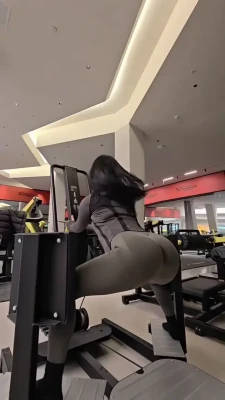 qiaoniutt - tbt to working on that tan line