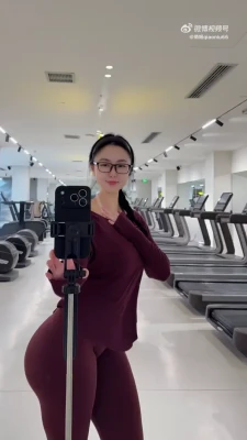 qiaoniutt - On soon! Couldn't sleep 😴 now I gotta work out and junk ughh