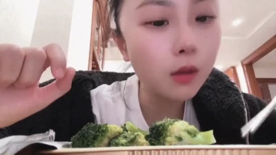 qiaoniutt - This is the way a Queen celebrates Valentine’s Day ❤️
